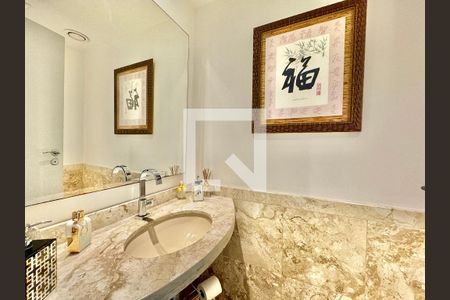 Apartamento à venda com 220m², 4 quartos e 3 vagasLavabo