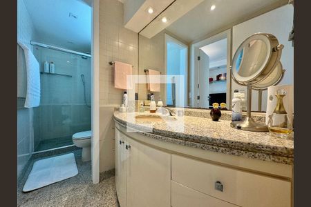 Apartamento à venda com 220m², 4 quartos e 3 vagasBanheiro da Suíte 2