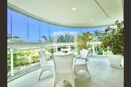 Apartamento à venda com 220m², 4 quartos e 3 vagasVaranda