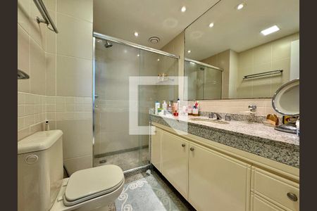 Apartamento à venda com 220m², 4 quartos e 3 vagasBanheiro da Suíte 1