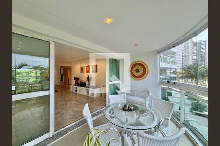 Apartamento à venda com 220m², 4 quartos e 3 vagasVaranda