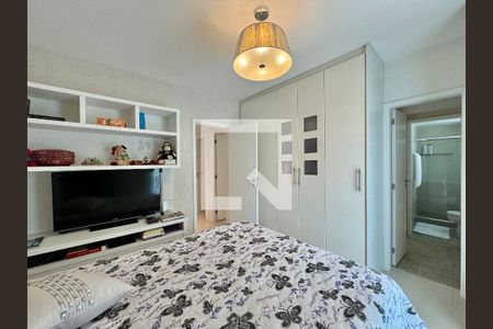 Apartamento à venda com 220m², 4 quartos e 3 vagasSuíte 2 