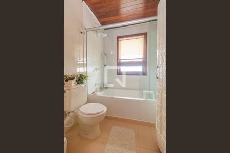 Casa à venda com 450m², 4 quartos e 2 vagasBanheiro do Quarto 1