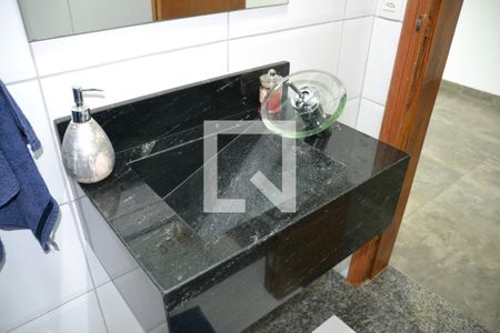 Casa à venda com 435m², 4 quartos e 8 vagasBanheiro