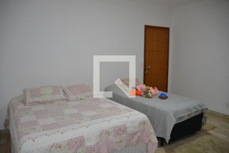 Casa à venda com 435m², 4 quartos e 8 vagasSuíte 1