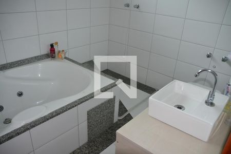 Casa à venda com 435m², 4 quartos e 8 vagasSuíte 1