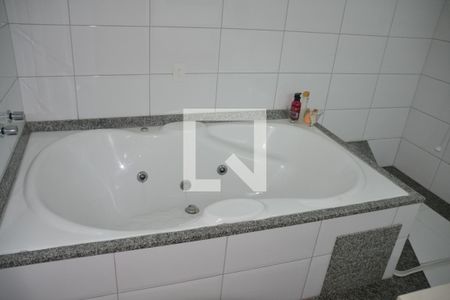 Casa à venda com 435m², 4 quartos e 8 vagasSuíte 1