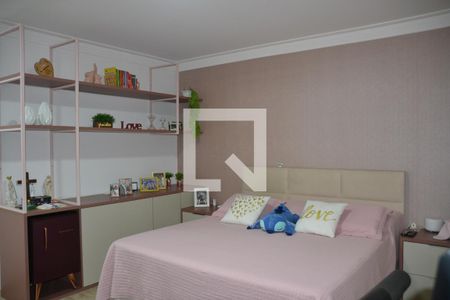 Casa à venda com 435m², 4 quartos e 8 vagasSuíte 2