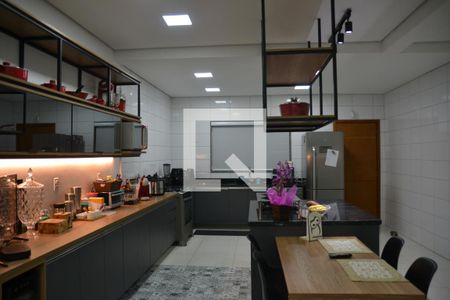 Casa à venda com 435m², 4 quartos e 8 vagasCozinha