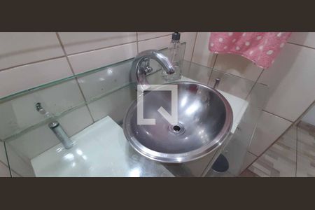 Casa à venda com 224m², 3 quartos e 2 vagas Casa à venda com 224m², 3 quartos e 2 vagasBanheiro Social