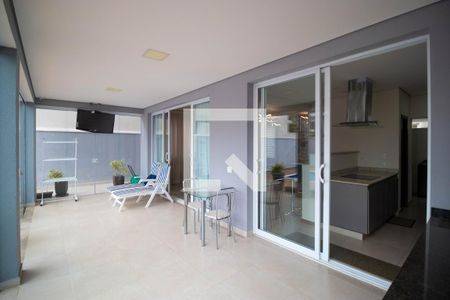 Casa de condomínio à venda com 215m², 3 quartos e 4 vagasVaranda com Churrasqueira