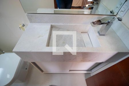 Casa de condomínio à venda com 215m², 3 quartos e 4 vagasBanheiro da Suíte 01