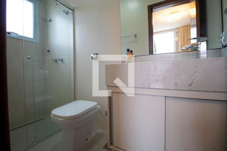 Casa de condomínio à venda com 215m², 3 quartos e 4 vagasBanheiro da Suíte 01