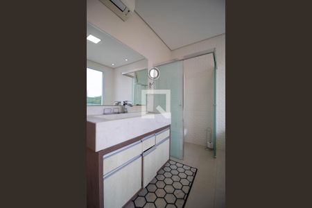 Casa de condomínio à venda com 215m², 3 quartos e 4 vagasBanheiro da Suíte 03