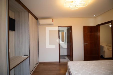 Casa de condomínio à venda com 215m², 3 quartos e 4 vagasSuíte 01