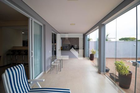 Casa de condomínio à venda com 215m², 3 quartos e 4 vagasVaranda com Churrasqueira