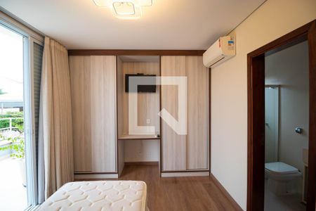 Casa de condomínio à venda com 215m², 3 quartos e 4 vagasSuíte 01