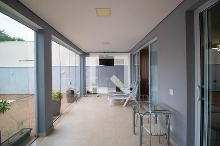 Casa de condomínio à venda com 215m², 3 quartos e 4 vagasVaranda com Churrasqueira