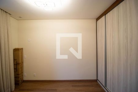 Casa de condomínio à venda com 215m², 3 quartos e 4 vagasSuíte 02