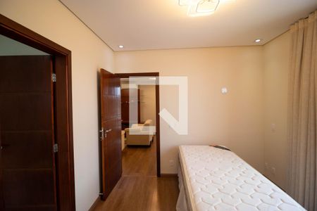 Casa de condomínio à venda com 215m², 3 quartos e 4 vagasSuíte 01