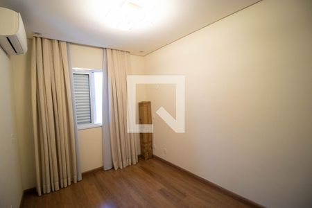 Casa de condomínio à venda com 215m², 3 quartos e 4 vagasSuíte 02