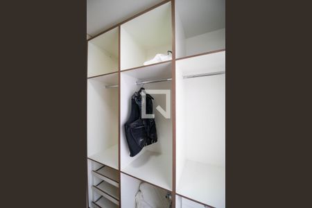 Casa de condomínio à venda com 215m², 3 quartos e 4 vagasCloset da Suíte 03