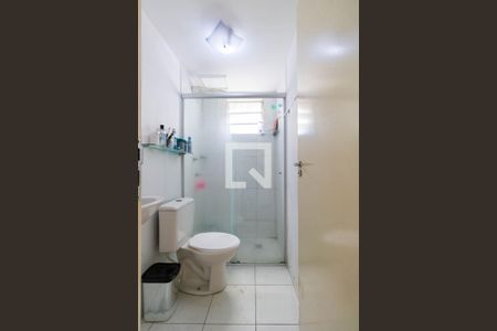 Banheiro de apartamento para alugar com 2 quartos, 52m² em Parque Munhoz, São Paulo