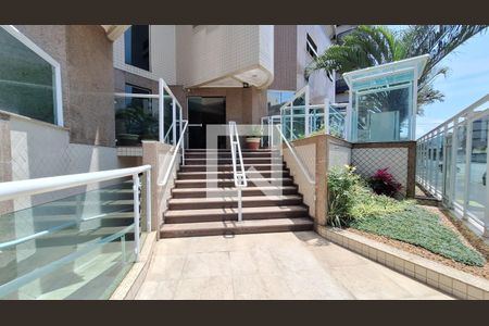 Apartamento para alugar com 93m², 2 quartos e 1 vagaEscada