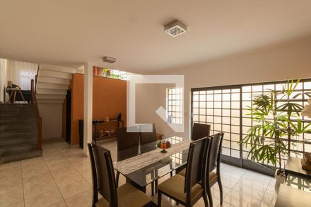 Casa à venda com 186m², 3 quartos e 2 vagas Casa à venda com 186m², 3 quartos e 2 vagasSala de Jantar