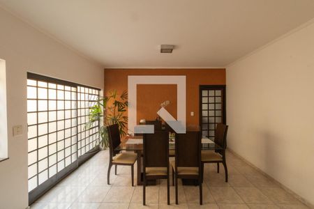 Casa à venda com 186m², 3 quartos e 2 vagas Casa à venda com 186m², 3 quartos e 2 vagasSala de Jantar