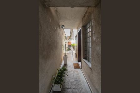 Casa à venda com 186m², 3 quartos e 2 vagas Casa à venda com 186m², 3 quartos e 2 vagasCorredor externo