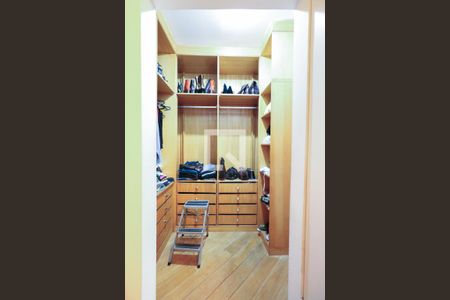 Casa à venda com 223m², 3 quartos e 2 vagas Casa à venda com 223m², 3 quartos e 2 vagasCloset da Suíte 1