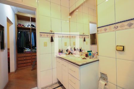 Casa à venda com 223m², 3 quartos e 2 vagas Casa à venda com 223m², 3 quartos e 2 vagasBanheiro da Suíte 1