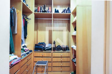 Casa à venda com 223m², 3 quartos e 2 vagas Casa à venda com 223m², 3 quartos e 2 vagasCloset da Suíte 1