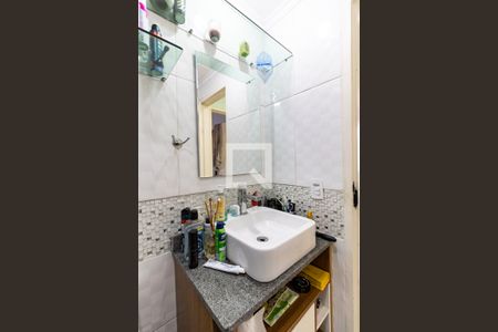 Apartamento à venda com 56m², 2 quartos e 1 vaga Apartamento à venda com 56m², 2 quartos e 1 vagaBanheiro