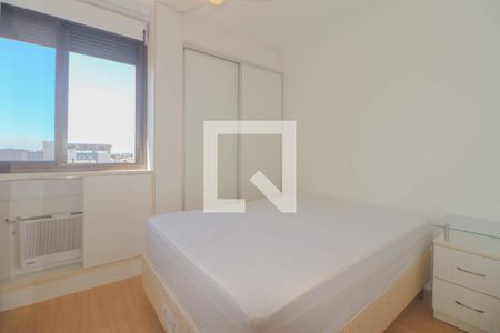 Quarto de apartamento à venda com 1 quarto, 41m² em Passo da Areia, Porto Alegre