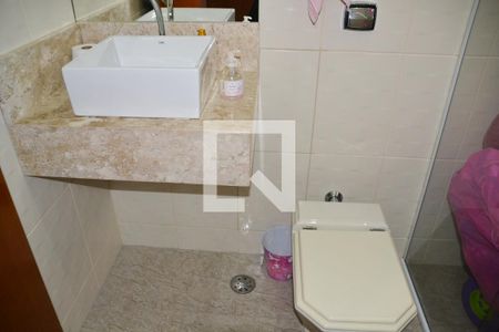 Casa à venda com 221m², 4 quartos e 4 vagasBanheiro