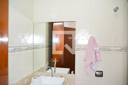 Casa à venda com 221m², 4 quartos e 4 vagasBanheiro