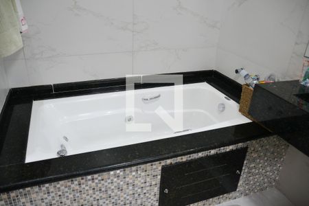 Casa à venda com 221m², 4 quartos e 4 vagasBanheiro 2