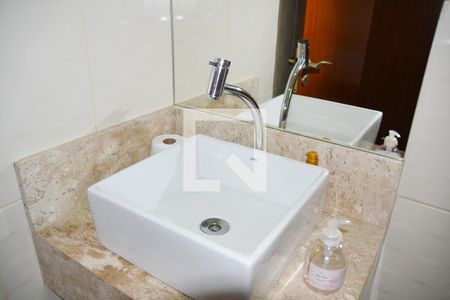 Casa à venda com 221m², 4 quartos e 4 vagasBanheiro