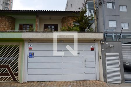 Casa à venda com 221m², 4 quartos e 4 vagasFachada