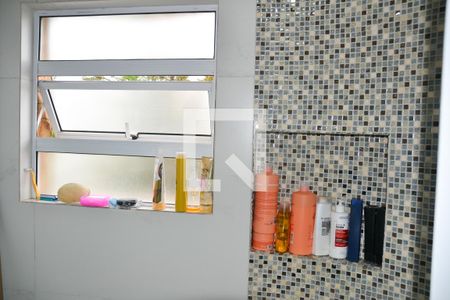 Casa à venda com 221m², 4 quartos e 4 vagasBanheiro 2