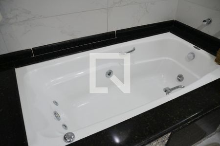 Casa à venda com 221m², 4 quartos e 4 vagasBanheiro 2