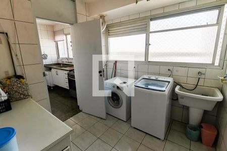 Apartamento à venda com 198m², 4 quartos e 3 vagas Apartamento à venda com 198m², 4 quartos e 3 vagasÁrea de Serviço
