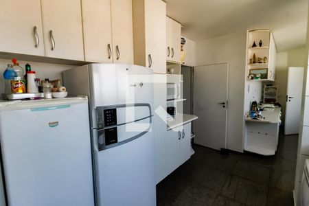 Apartamento à venda com 198m², 4 quartos e 3 vagas Apartamento à venda com 198m², 4 quartos e 3 vagasCozinha - Armários