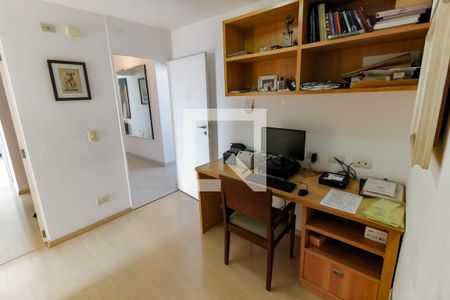 Apartamento à venda com 198m², 4 quartos e 3 vagas Apartamento à venda com 198m², 4 quartos e 3 vagasEscritório