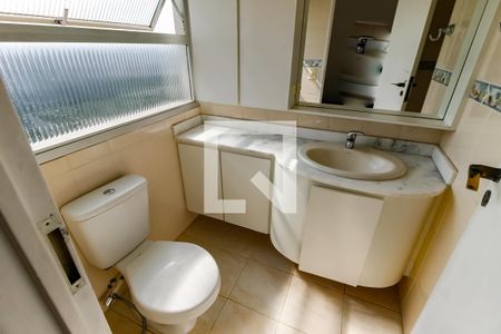 Apartamento à venda com 198m², 4 quartos e 3 vagas Apartamento à venda com 198m², 4 quartos e 3 vagasBanheiro da Suíte 2