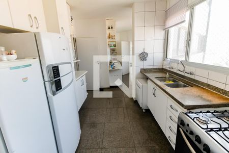 Apartamento à venda com 198m², 4 quartos e 3 vagas Apartamento à venda com 198m², 4 quartos e 3 vagasCozinha - Armários
