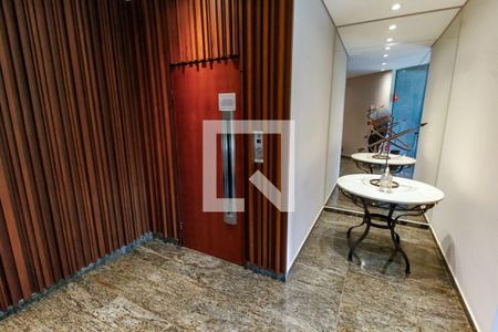 Apartamento à venda com 198m², 4 quartos e 3 vagas Apartamento à venda com 198m², 4 quartos e 3 vagasHall de entrada