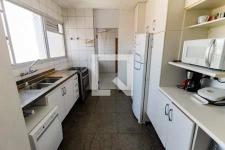 Apartamento à venda com 198m², 4 quartos e 3 vagas Apartamento à venda com 198m², 4 quartos e 3 vagasCozinha - Armários